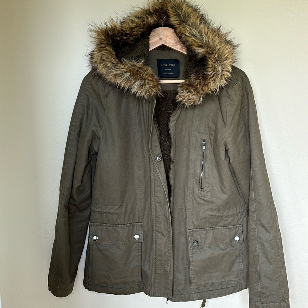 Green barn coat Love Tree Olive jacket faux fur hood drawstring women’s small‎